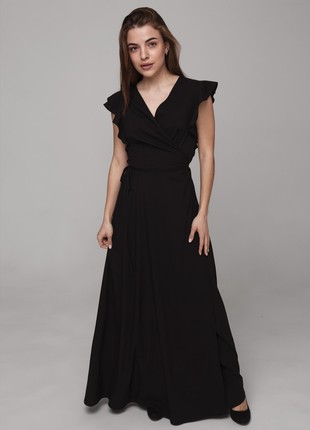 Women's long dress with ruffles on the sleeves