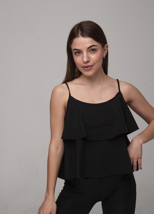 T-shirt black with frills on the straps