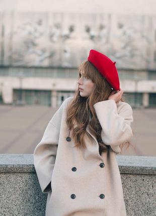 Red woolen beret with gold decor4 photo