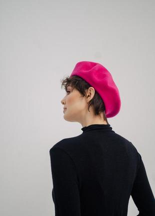 Woolen beret with gold decor in fuchsia2 photo