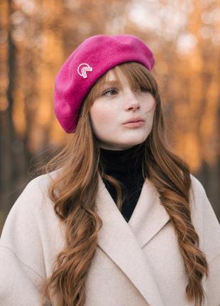 Woolen beret with gold decor in fuchsia4 photo