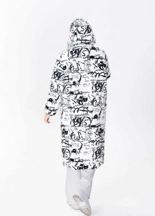 Black and white knee-length jacket with an active print 500326 a LOT4 photo