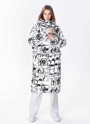 Black and white knee-length jacket with an active print 500326 a LOT1 photo