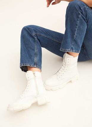 White leather urban boots