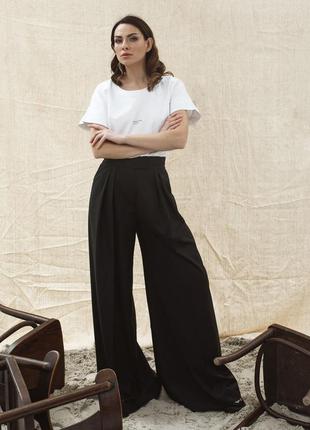 Black pleated palazzo