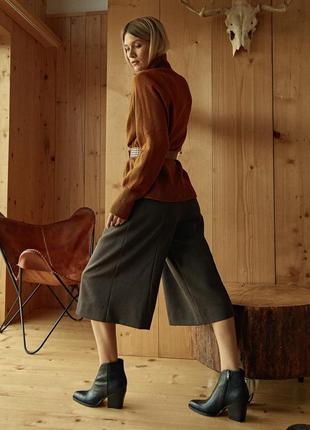 Brown bermuda shorts3 photo