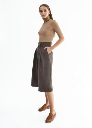 Brown bermuda shorts4 photo