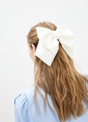 Big white luxury bow hair accessory from My Scarf5 photo