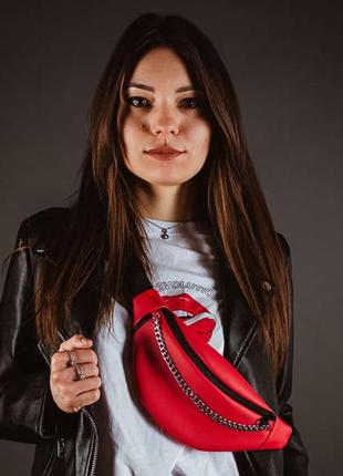 Red leather bum bag with chain3 photo