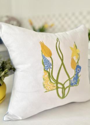 Decorative pillowcase with Ukrainian patriotic embroidery 45 x 45 cm.3 photo