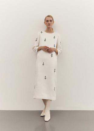 IVORY DRESS WITH ORNAMENT2 photo