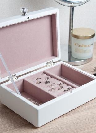 Women's wooden jewelry box