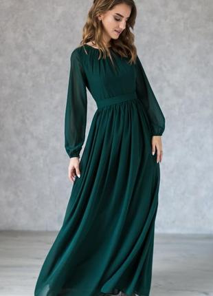 Formal closed dress with keyhole neckline | Emerald8 photo