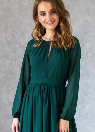 Formal closed dress with keyhole neckline | Emerald3 photo