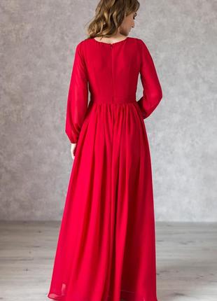 Formal closed dress with keyhole neckline | Red4 photo