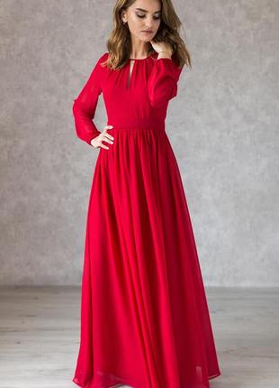 Formal closed dress with keyhole neckline | Red5 photo