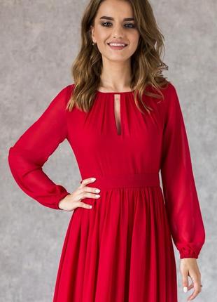 Formal closed dress with keyhole neckline | Red3 photo