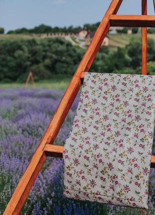 Linen tablecloth in a floral print. Size: M - 140*190 cm