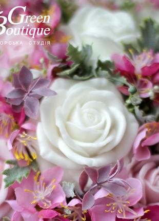 Luxurious interior bouquet of soap roses in a ceramic vase4 photo