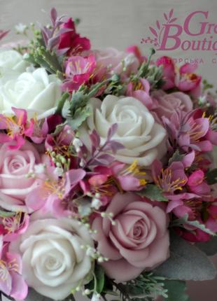 Luxurious interior bouquet of soap roses in a ceramic vase7 photo