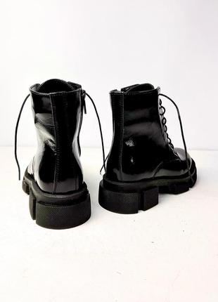 Black boots in patent leather5 photo