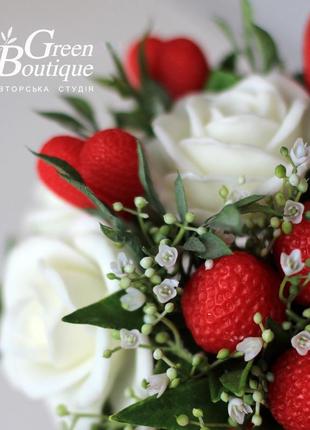 Luxurious interior bouquet of soap roses and strawberries in a ceramic cup8 photo