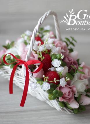 Luxurious interior bouquet of soap roses and strawberries in a wicker basket9 photo