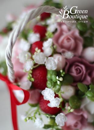 Luxurious interior bouquet of soap roses and strawberries in a wicker basket4 photo