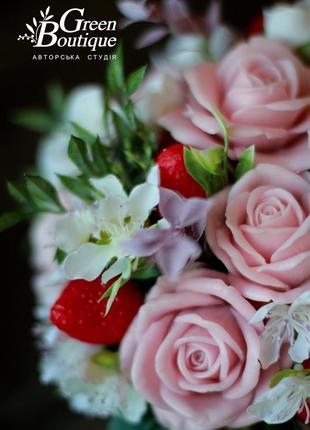 Luxurious interior bouquet of soap roses and strawberries in a ceramic cup8 photo