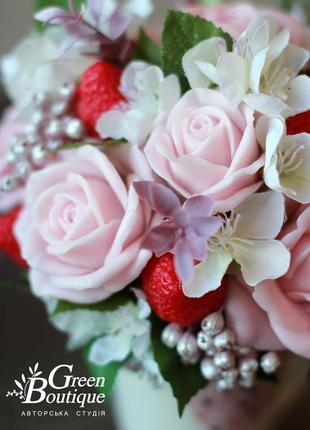 Luxurious interior bouquet of soap roses and strawberries in a ceramic cup10 photo
