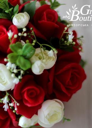 Luxurious interior bouquet of red soap roses in a handmade hat box4 photo