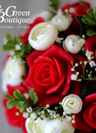 Luxurious interior bouquet of red soap roses in a handmade hat box7 photo