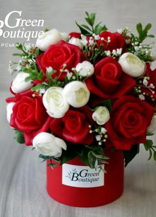 Luxurious interior bouquet of red soap roses in a handmade hat box6 photo