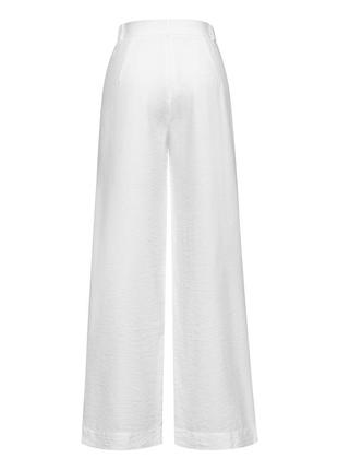 Elongated shirt and White trousers7 photo