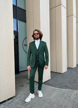 Men's emerald suit of Andreas Moskin brand