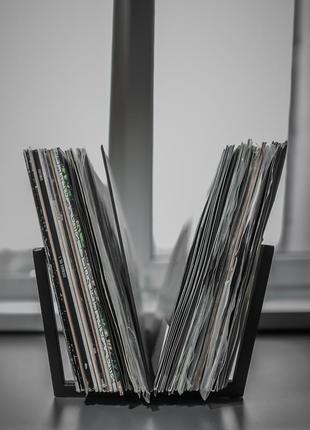 Vinyl record holder // Smart edges display // Black metal record stand3 photo