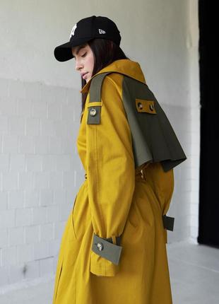 Trench coat combined colors