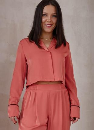 Crop-top shirt and wide leg shorts lounge set. Staple pajama set in beautiful coral color.1 photo