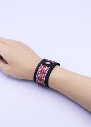 Leather individual bracelet for men with a fabric insert on a metal button/ Black