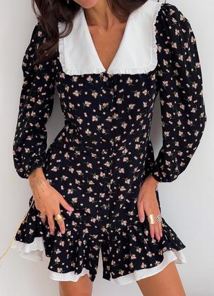 Wrap-dress in floral print with frills and detachable collar