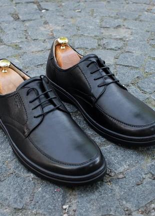Stitched men's shoes made of genuine leather and elastic, stitched sole. IKOS 4095 photo