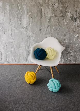 Knot Pillow Size S8 photo