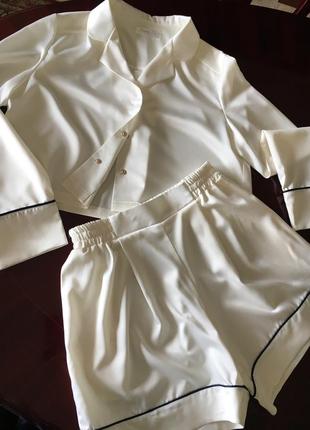 Ivory silk pajama set. Crop-top shirt and wide leg shorts lounge set.8 photo