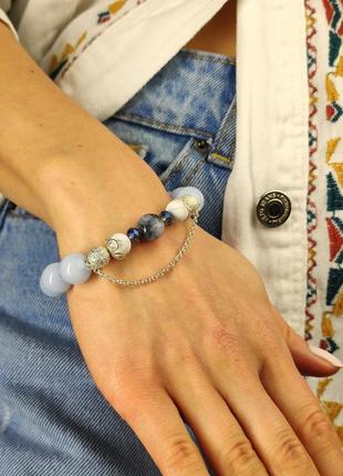 Blue bracelet with chain and natural stones