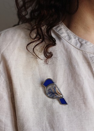 Stained glass bird brooch with preesed flower