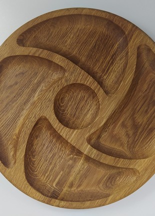 Board for serving dishes with 5 sections, double-sided, oak, d 29.5 cm, height 2 cm.7 photo