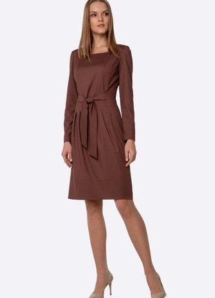 Dress with a decorative belt of chocolate color 5682