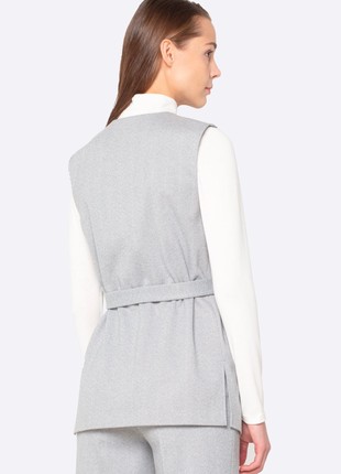Gray warm vest with a belt made of natural wool fabric 33255 photo