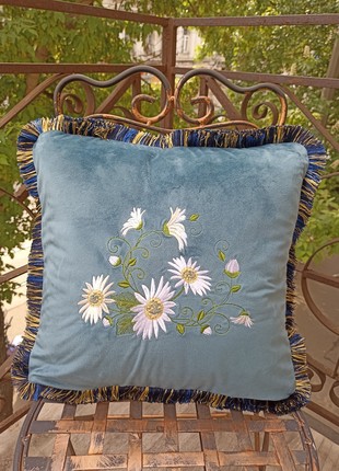 MR Pillow velvet with daisies embroidery