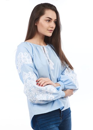 Woman's embroidered blouse 899-18/001 photo